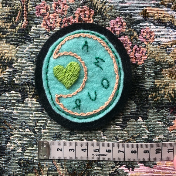 🧵 Sew-on patch - Moon & « Amour » - handmade - Picture 3 of 3